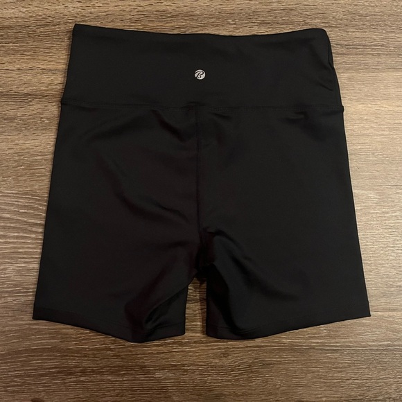 Bally Total Fitness Women's High Rise 5" Bike Shorts in Black Size Medium - Picture 4 of 7